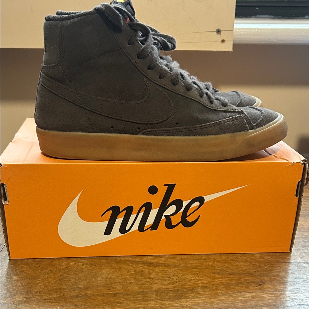 Nike Blazer Mid '77 Suede Black Sneakers - Picture 2 of 3